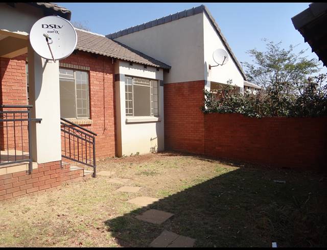 2 BEDROOM SIMPLEX FOR SALE IN MOOIKLOOF RIDGE